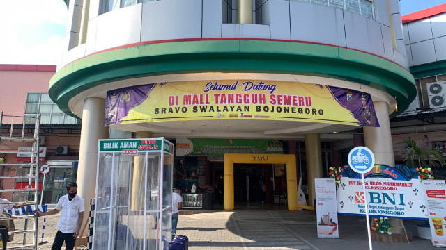 Salah satu tempat perbelanjaan atau mal tangguh yang ada di Bojonegoro. Selasa (16/06/2020)