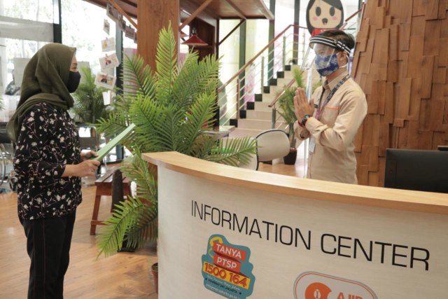 Suasana di Mal Pelayanan Publik DKI Jakarta saat dibuka kembal di masa PSBB transisi. Foto: Dok. DPMPTSP DKI.