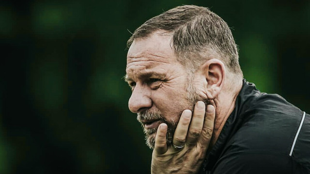 Pelatih PSS Sleman, Dejan Antonic. Foto: Instagram / @pssleman