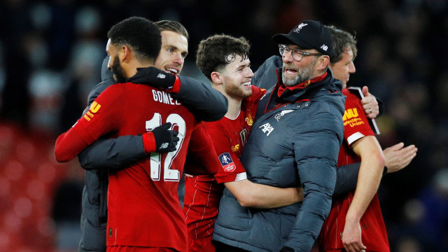 Pelukan Klopp™ Foto: REUTERS/Phil Noble