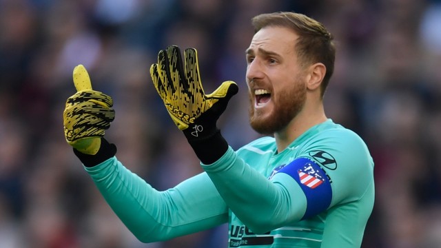 Jan Oblak berhasil mencatatkan 100 clean sheet hanya dalam 182 pertandingan La Liga. Foto: AFP/Oscar Del Pozo