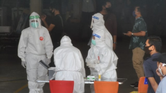 Suasana tes swab di Mitra 10 Bogor usai 3 karyawan positif corona. Foto: Dok. Istimewa