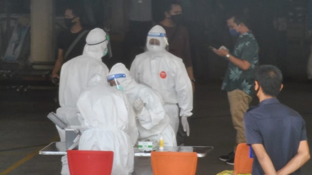 Suasana tes swab di Mitra 10 Bogor usai 3 karyawan positif corona. Foto: Dok. Istimewa