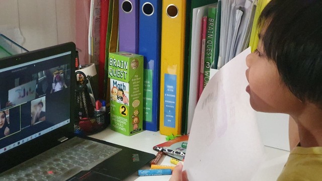 Kegiatan Belajar Mengajar Abhi melalui kelas virtual daring. 