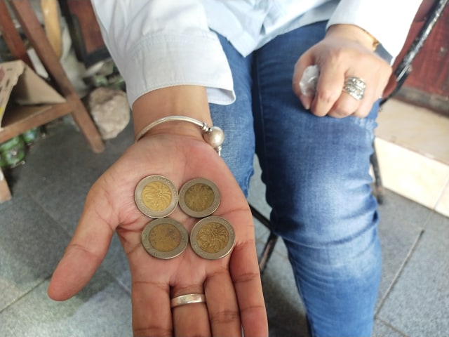 Viral uang koin Rp1.000,00 bergambar sawit tahun 1993 yang dijual di situs online dengan harga jutaan hingga ratusan juta. Di salah satu situs jual online, uang tersebut dibanderol dengan harga Rp150 juta per keping