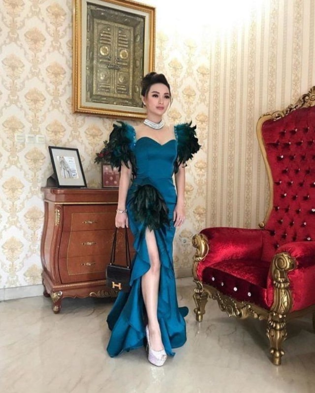 Zaskia Gotik di rumah mewahnya. Foto: Instagram @zaskia_gotix