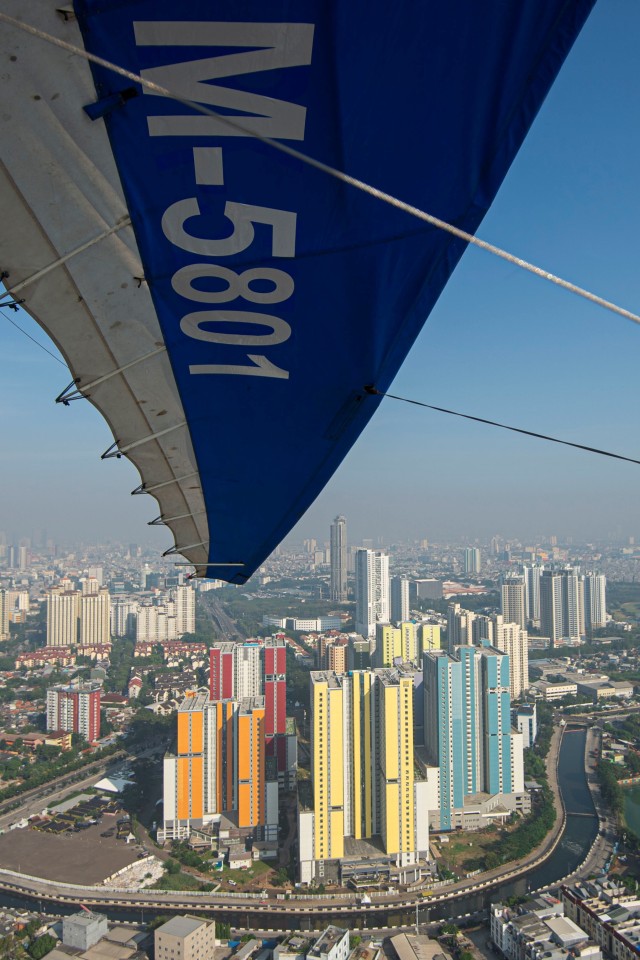 Rumah Sakit Darurat Penanganan COVID-19 Wisma Atlet Kemayoran tampak dari pesawat Microlight Trike. Foto: Aditya Pradana Putra/ ANTARA FOTO