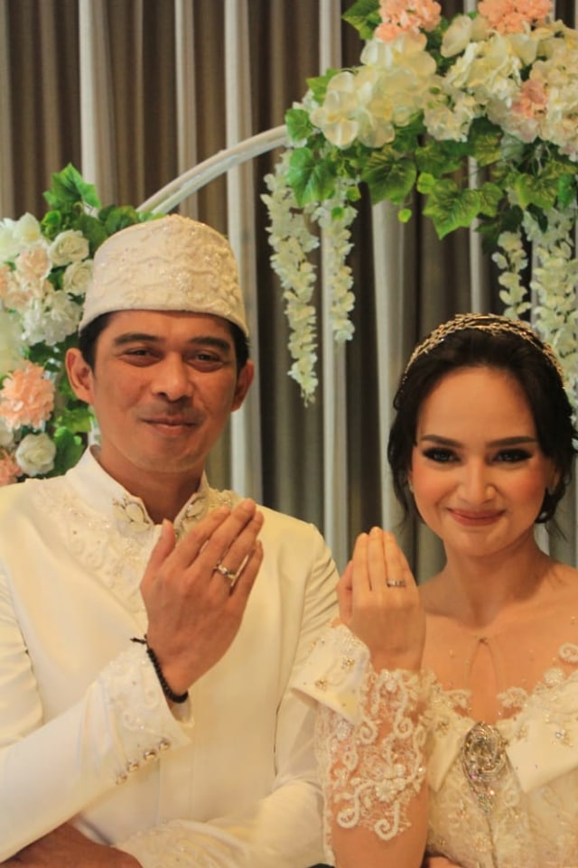 Angelica Simperler resmi menikah. Foto: Dok. Robby