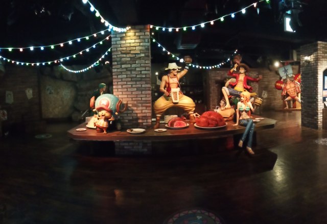 Replika para kru Bajak Laut Topi Jerami di Tokyo One Piece Tower di Jepang (ONE Championship)