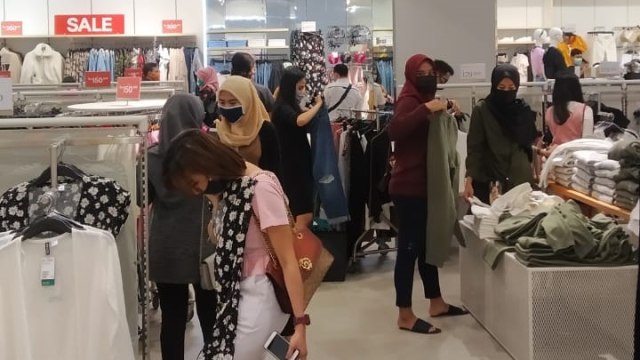 Suasana HnM Mall Kota Kasablanka, Sabtu (20/6) malam.  Foto: Dok. Adit