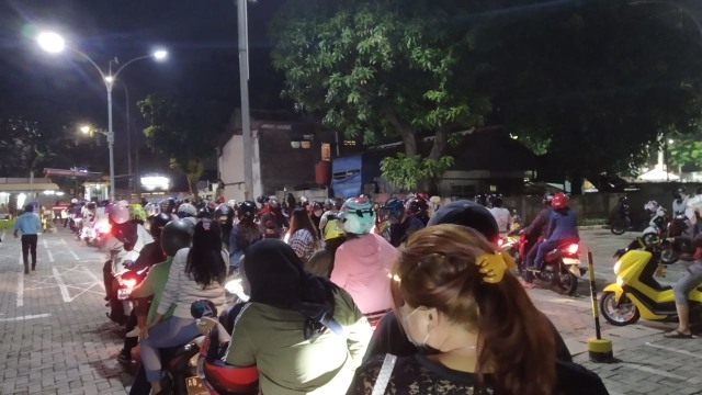 Kondisi parkir motor di Mall Kota Kasablanka, Sabtu (20/6) malam. Foto: Dok. Adit