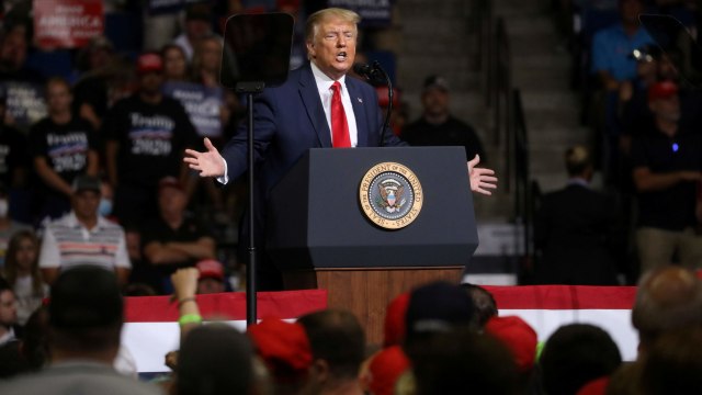 Pidato Presiden AS Donald Trump saat kampanye di Pusat BOK, Tulsa, Oklahoma, Amerika Serikat. Foto: Leah Millis/REUTERS