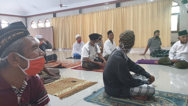 LTMNU Kota Kraksaan Probolinggo Gelar Salat Gerhana Matahari Cincin