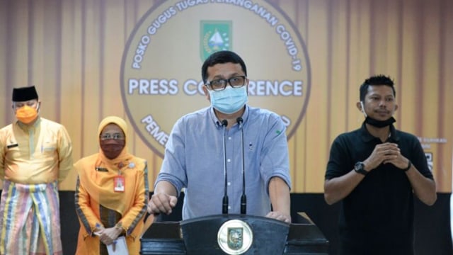 JURU Bicara Gugus Tugas Penanganan COVID-19 Riau, Indra Yopi. 