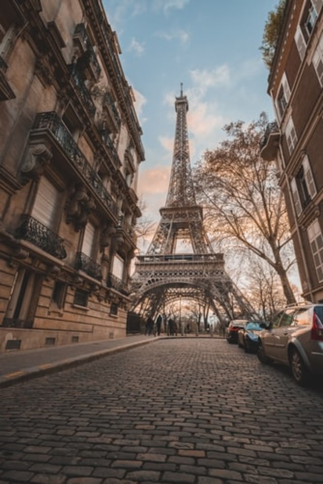 Menara Eiffel di Paris, Prancis dok Unsplash/cyril mazarin
