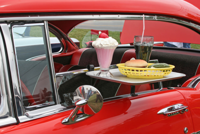 Ilustrasi konsep tempat makan carhop tray Foto: dok.Shutterstock