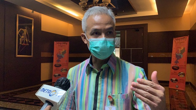 Gubernur Jawa Tengah Ganjar Pranowo di kantornya.  Foto: Afiati Tsalitsati/kumparan