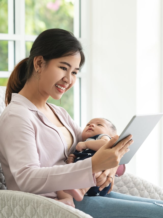 Ilustrasi ibu belanja online. Foto: Shutterstock