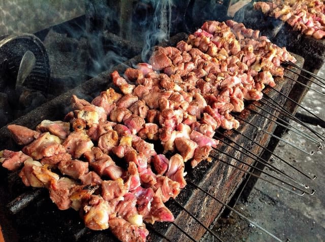 Ilustrasi warung sate. Foto : neolimastrans.com