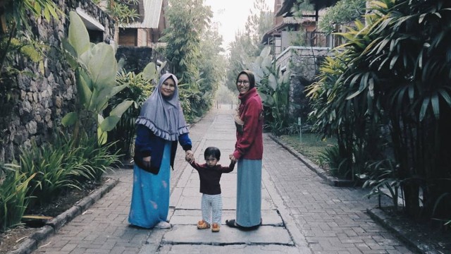 ⁣Meski dulu tidak ada istilah zerowaste, tapi mama sudah membiasakan mengurangi sampah plastik dan memanfaatkannya kembali. 