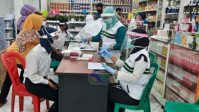 Ilustrasi: Rapid test di salah satu swalayan di Kota Bojonegoro Kamis (27/05/2020) lalu