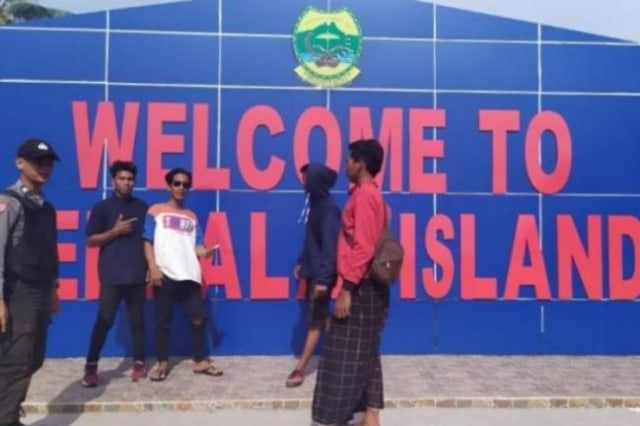 Wisatawan asal Jambi saat menikmati liburan di Pulau Berhala beberapa waktu lalu (Foto:ist)