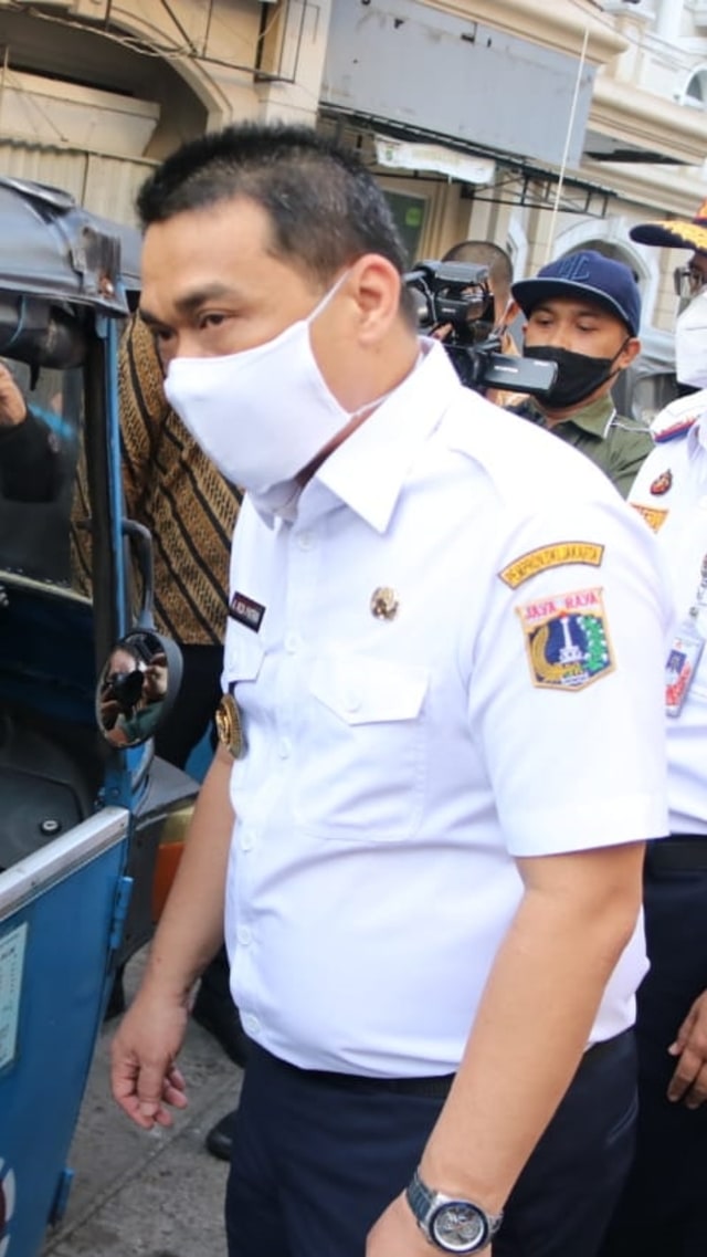 Wakil Gubernur DKI Jakarata, Riza Patria saat meninjau Stasiun Juada, Jakarta Pusat, Rabu (24/6). Foto: PPID DKI Jakarta