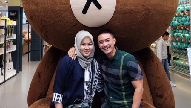 Zumi Zola dan Sherrin Tharia. Foto: instagram/stharia