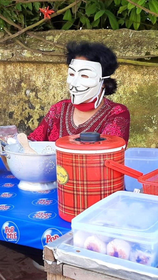 Bubur topeng di Jalan H Agus Salim, Notoprajan, Ngampilan, Kota Yogyakarta. Foto: Arfiansyah Panji Purnandaru/kumparan