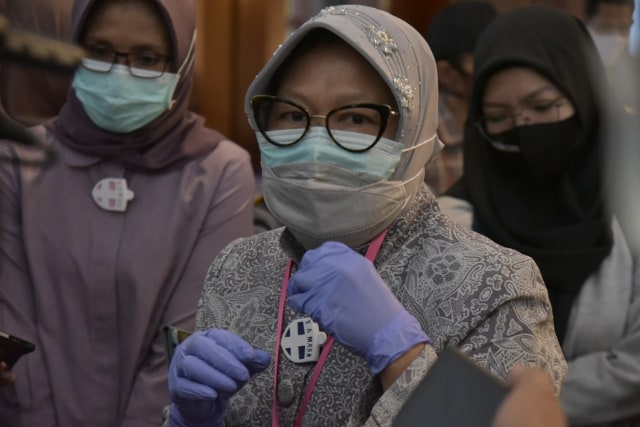 E.A Mask selalu dipakai Wali Kota Tri Rismaharini dan jajarannya di Tim Gugus Tugas Penanganan COVID-19 Surabaya.