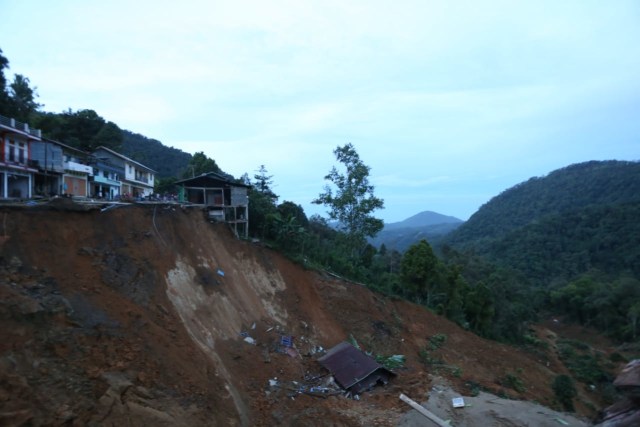 Tanah longsor di Palopo, Sulsel. Foto: Palopo Info untuk kendarinesia.