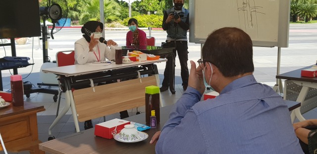 Wali Kota Tri Rismaharini memimpin audiensi dengan pengurus IDI Surabaya.