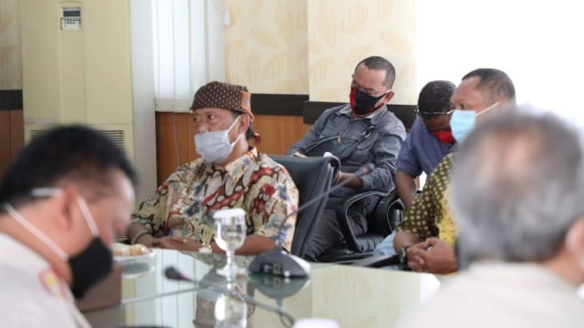 Surya Atmaja, penyelenggara acara sunatan sekaligus eks kru Soneta Group di pendopo Bogor. Foto: Istimewa