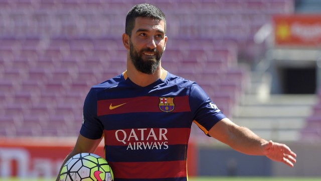 Arda Turan saat berkostum FC Barcelona. Foto: LLUIS GENE / AFP