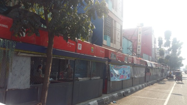 Kawasan PKL Cicadas di Jalan Ahmad Yani, Kota Bandung.
 Foto: Twitter/@Yankee67978350