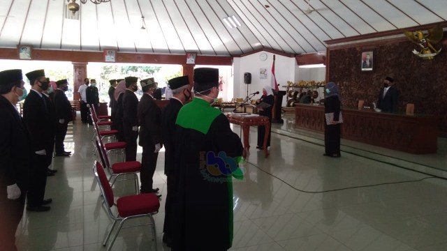 Bupati Bojonegoro, Dr Hj Anna Muawanah, saat melantik 24 pejabat di lingkungan Pemerintah Kabupaten Bojonegoro. Rabu (01/07/2020)