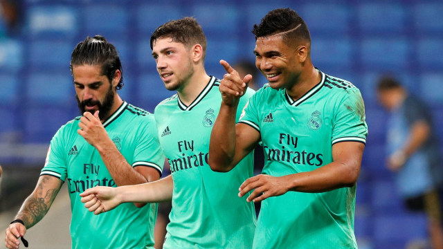 Isco Alarcon, Federico Valverde (tengah), Casemiro. Foto: REUTERS/Albert Gea