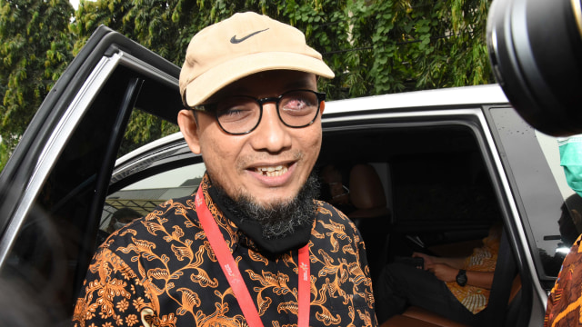 Penyidik KPK Novel Baswedan memberikan keterangan kepada wartawan usai memenuhi undangan Komisi Kejaksaan di Jakarta, Kamis (2/7). Foto: Indrianto Eko Suwarso/ANTARA FOTO