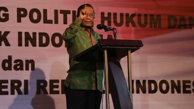 Mahfud MD saat memberi kata sambutan di Hotel Grand Ashton Medan. Foto: Rahat Utomo/kumparan
