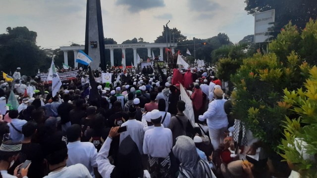 Massa antikomunisme demonstrasi di depan Tugu Kujang Bogor di tengah pandemi corona. Foto: Dok. Istimewa