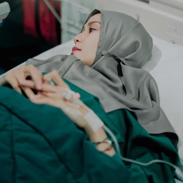 Zaskia Adya Mecca usai melahirkan anak kelima. Foto: Instagram/@zaskiadyamecca