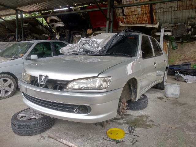 Ilustrasi ganti warna kendaraan. Foto: dok. Muhammad Ikbal/kumparan