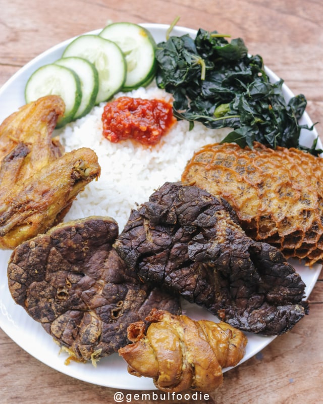 Kondisi pandemi mendorong penggiat kuliner untuk berinovasi membuat produk frozen food. Photo by @gembulfoodie