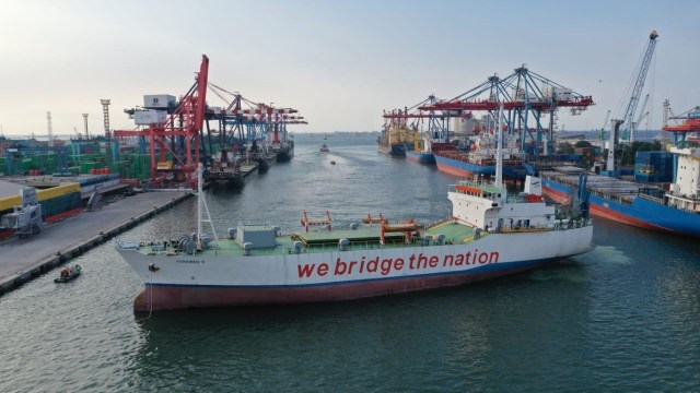 KMP Ferrindo 5 milik PT ASDP Indonesia Ferry beroperasi kembali.  Foto: ASDP