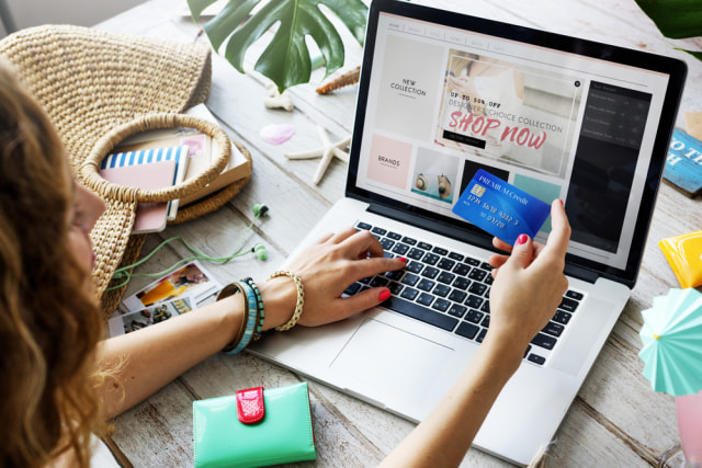 Belanja online saat new normal Foto: Shutterstock