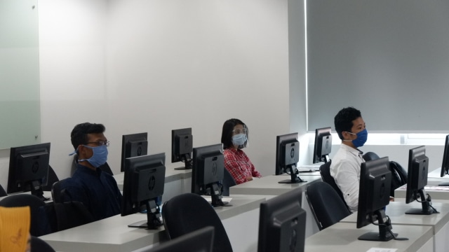 Suasana Ujian Tulis Berbasis Komputer (UTBK) di UGM. Foto: Arfiansyah Panji Purnandaru/kumparan