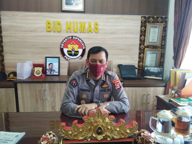 Kabid Humas Polda Lampung, Kombes Pol Zahwani Pandra Arsyad, saat diwawancarai Lampung Geh, Senin (6/7) | Foto: Obbie Fernando/Lampung Geh