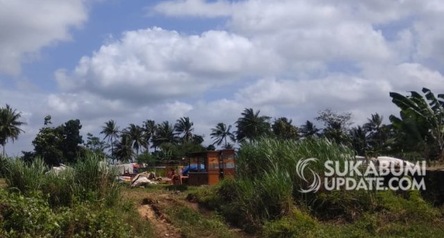 Peralatan pasar malam di belakang terminal surade kampung kateu kelurahan Surade, Kecamatan Surade. | Sumber Foto:SUKABUMIUPDATE/RAGIL GILANG