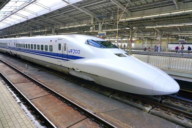 Ilustrasi kereta shinkansen di Jepang. Foto: Shutter Stock
