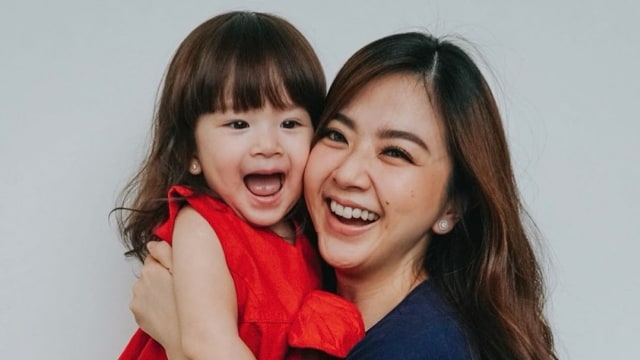 Franda dan anaknya Vechia. Foto: Instagram/@frandaaa87